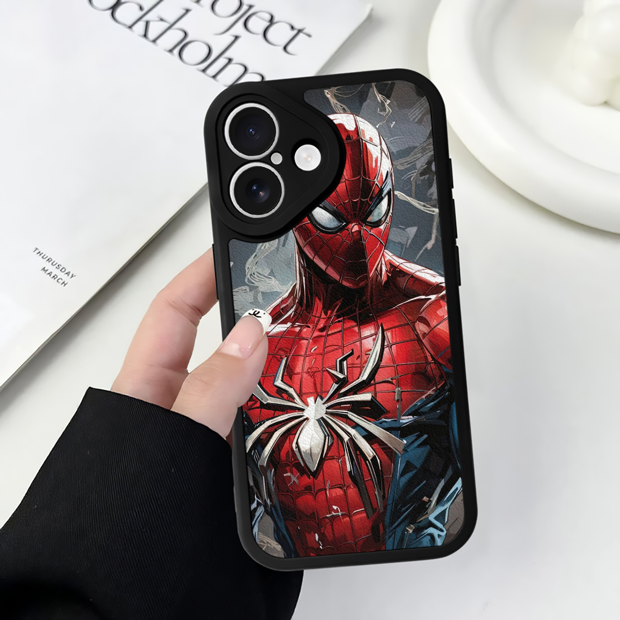 Spider Man スパイダーマン 【iPhone 16シリーズ対応】シリコンスマホケース（レザー調） 材質：シリコン